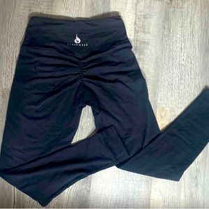 Ryderwear black workout leggings size Small. Scrunch butt. Excellent condition💎